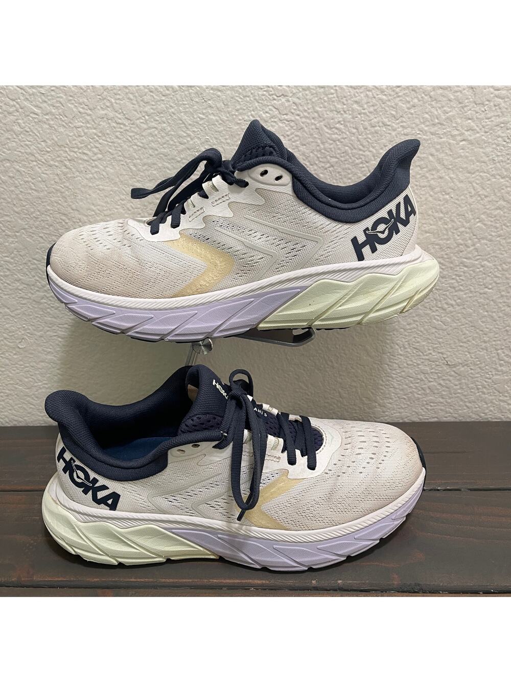 Size 7.5B Hoka One One Arahi 5 Women's Running Shoes Ivory Navy 1115012 Comfort